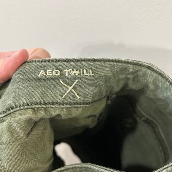 American Eagle Women's Sz 10 Green Mid Rise Midi Twill Jean Shorts Super Stretch - Picture 4 of 5